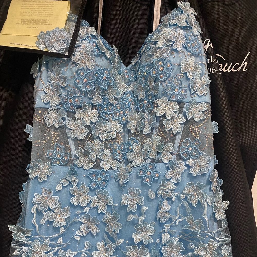 Elle Wilde formal gown size 4